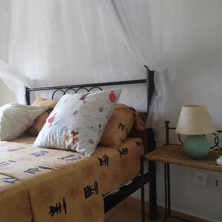 Charmant Appartement En Bord De Mer Avec Piscine Gourbeyre Exterior foto